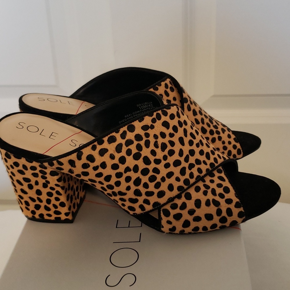 NWOT CHEETAH Print Women's Pair of Sole Society chunky heels!